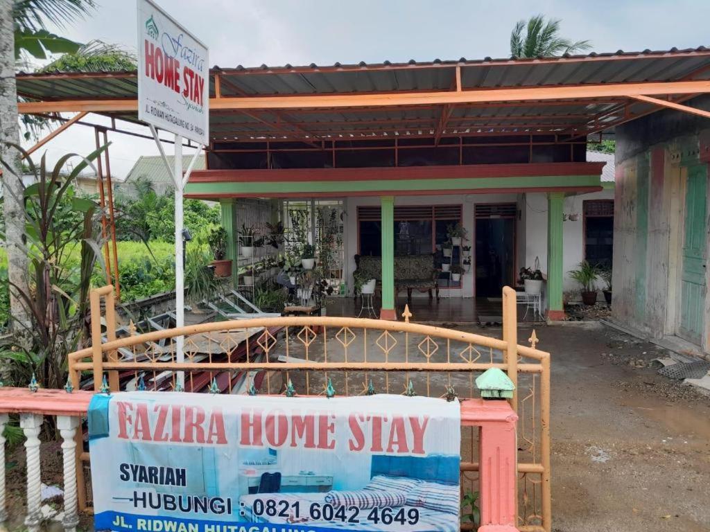 Oyo 91477 Fazira Home Stay Syariah Sibolga Exterior photo